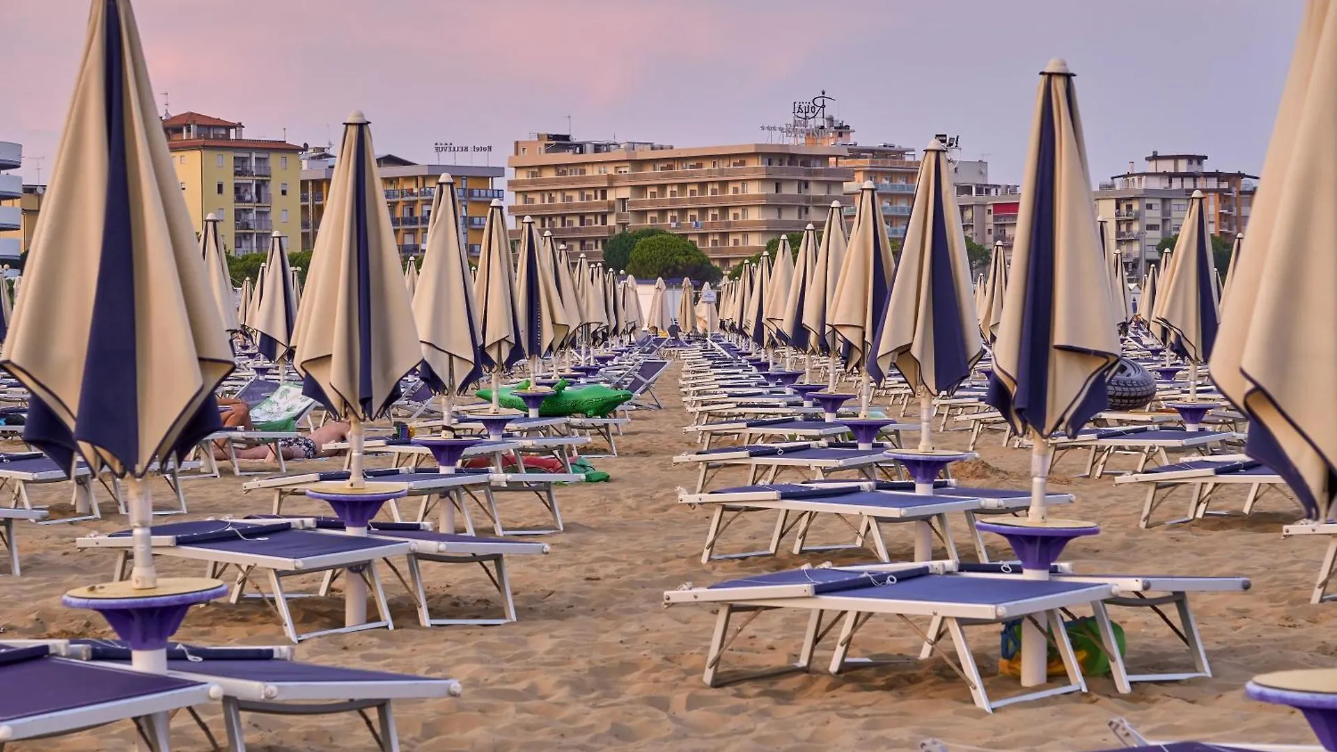 Beachfront Apartment With A Big Terrace - Beahost Bibione