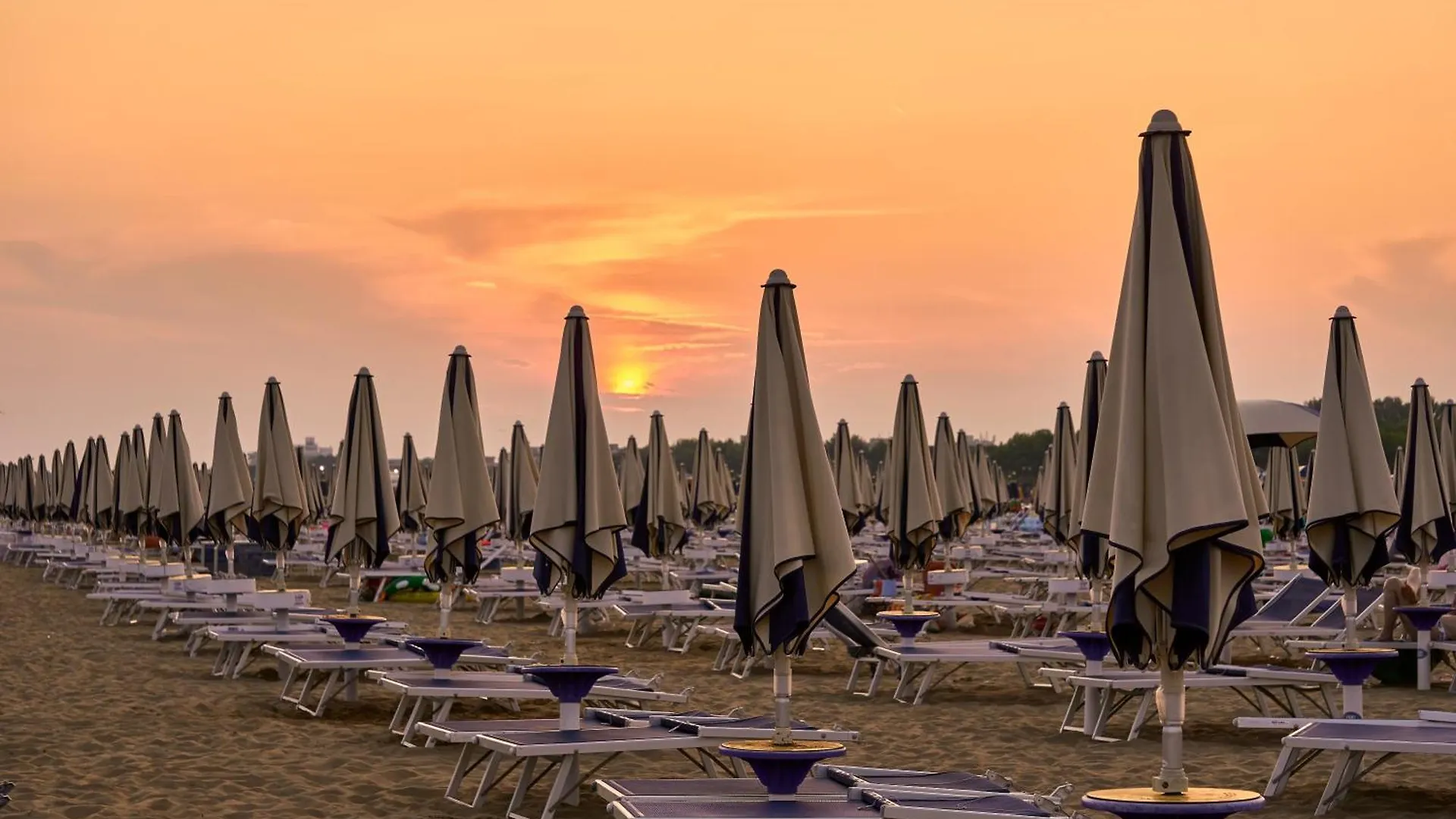Beachfront Apartment With A Big Terrace - Beahost Bibione
