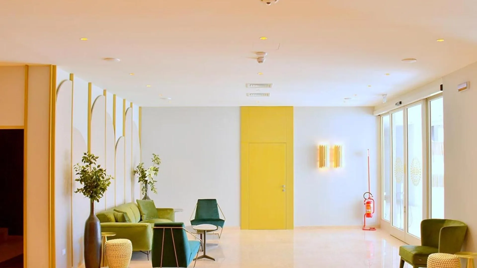 Beachfront Apartment With A Big Terrace - Beahost Бибионе